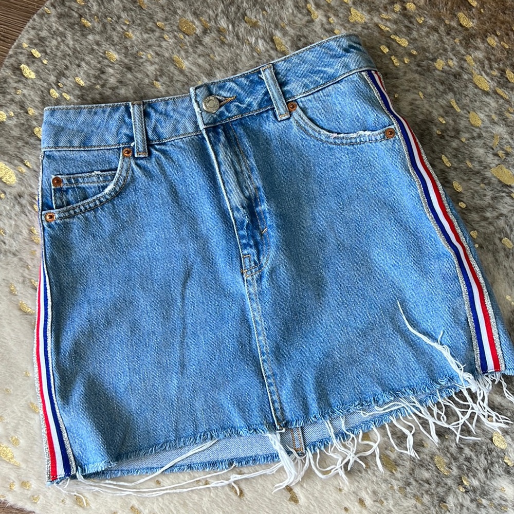 Top Shop 90s style mini distressed jean skirt size 2